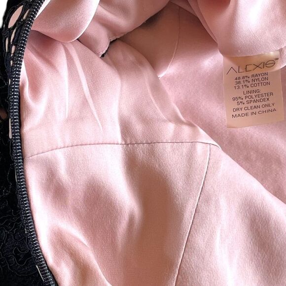 ❤️SOLD❤️ ALEXIS Ruffled Black & Mauve Lace Top |Size: Small| - Picture 4 of 10